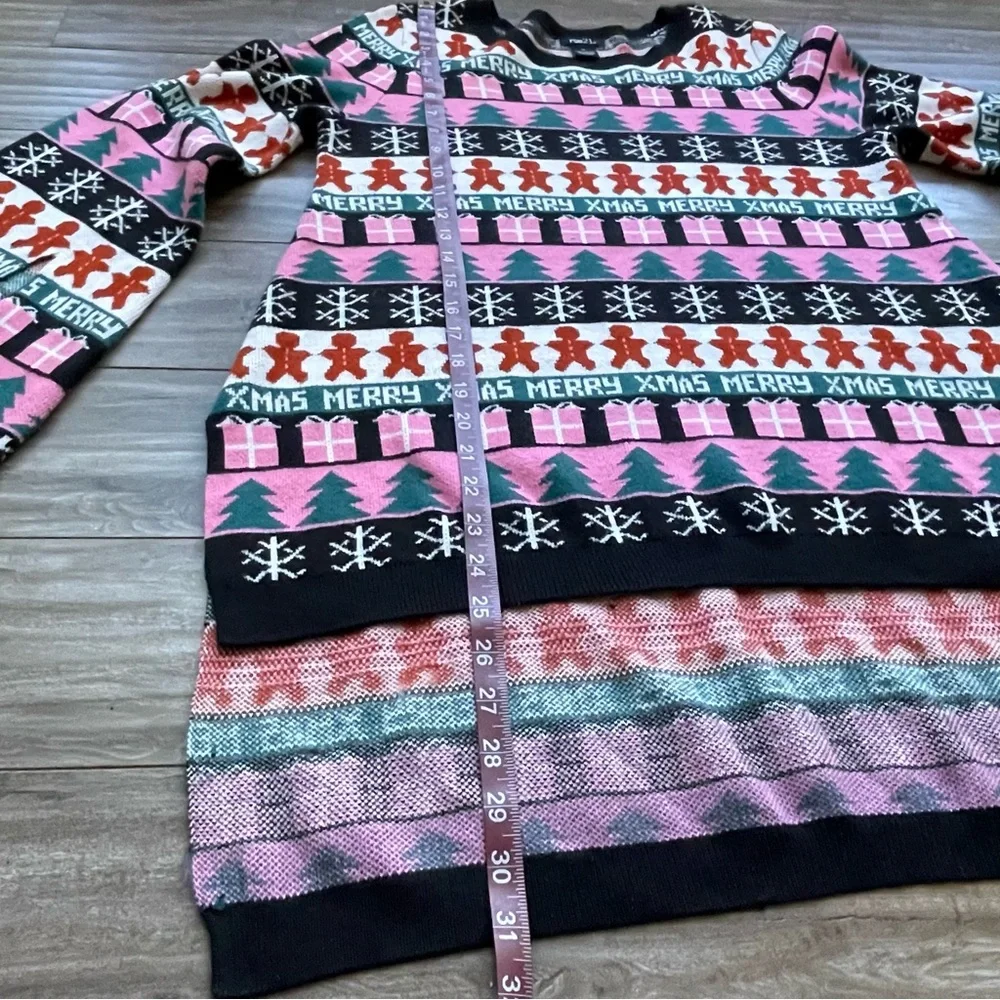 Rue21‎ Women’s Y2K Christmas Sweater size Medium Flare Sleeves Merry XMas Knit